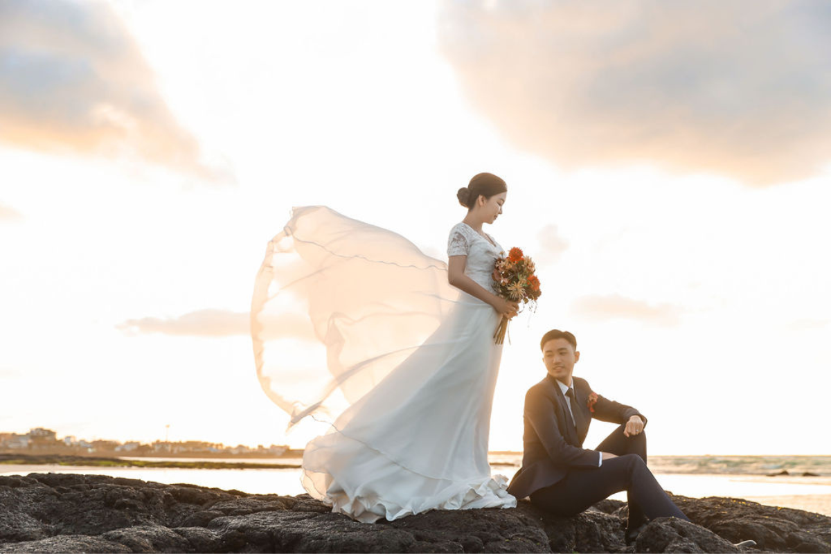 Jeju Autumn Prewedding Photoshoot At Jeju Manor Blanc, Pink Muhly Garden And Sanyi Forest Road by Byunghyun on OneThreeOneFour 17
