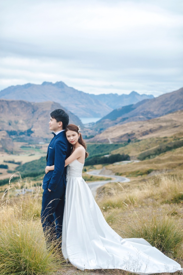 J&W: New Zealand Pre-wedding Photoshoot on Panoramic Hilltop by Fei on OneThreeOneFour 14