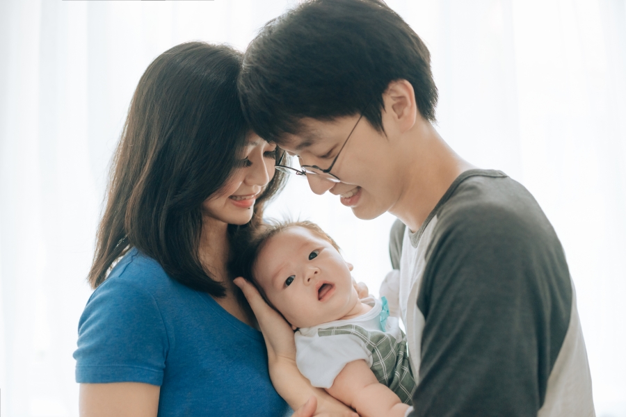 Singapore Family Photoshoot With Newborn Baby At Home by Toh on OneThreeOneFour 12