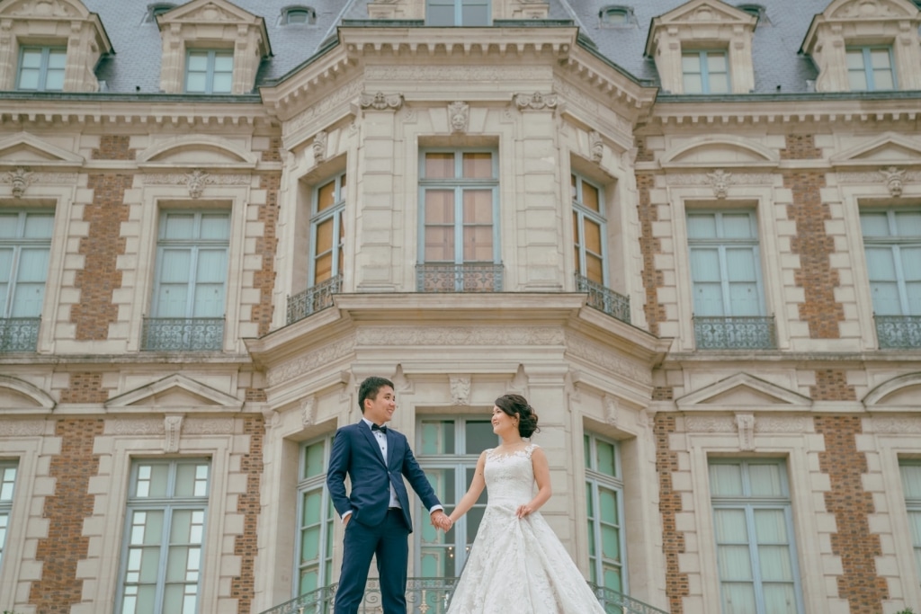 Paris Pre-wedding Photos At Chateau de Sceaux, Eiffel Tower, Louvre Night Shoot by Son on OneThreeOneFour 1