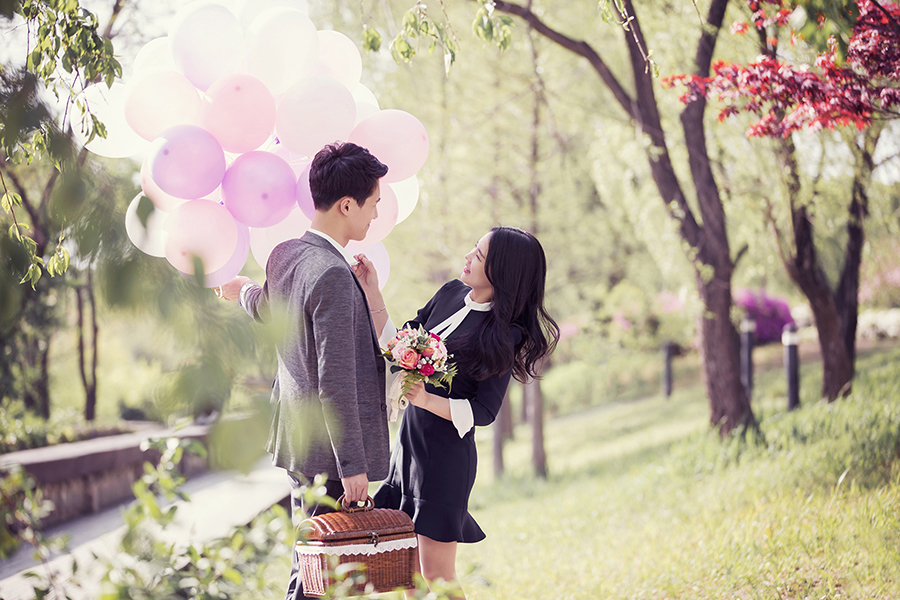 Korea Casual Couple Photoshoot At Seonyudo Park In Spring by Junghoon on OneThreeOneFour 8