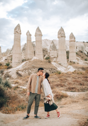 Cappadocia Pre-Wedding Photoshoot Hot Air Balloons Carpet Shop Rose Valley Fairy Chimneys