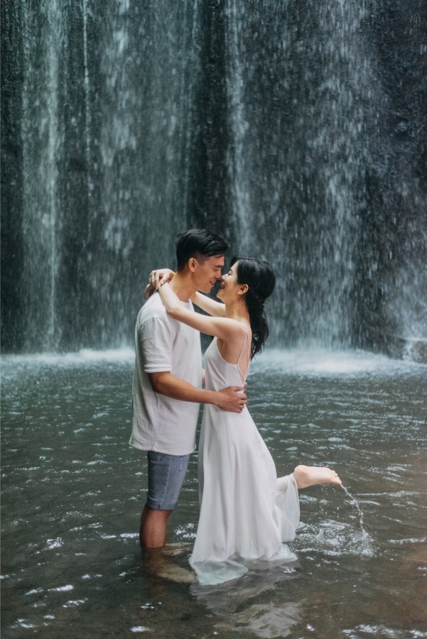 A&W: Bali Full-day Pre-wedding Photoshoot at Cepung Waterfall and Balangan Beach by Agus on OneThreeOneFour 29