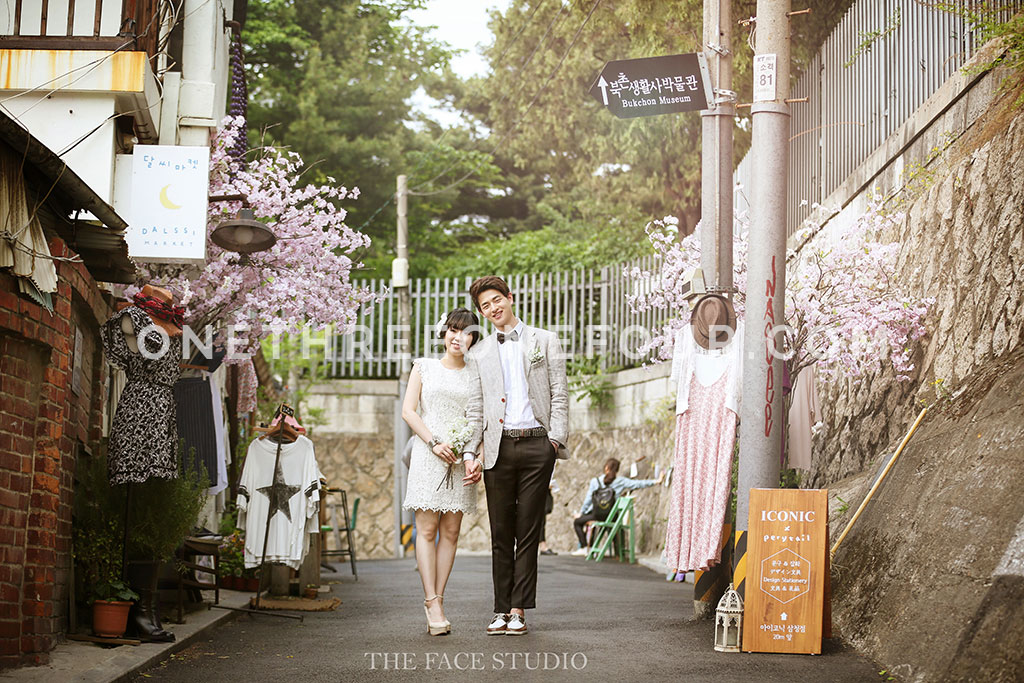 Korean Studio Pre-Wedding Photography: Han River, Insadong, Bukchon Hanok Village (Outdoor) by The Face Studio on OneThreeOneFour 1