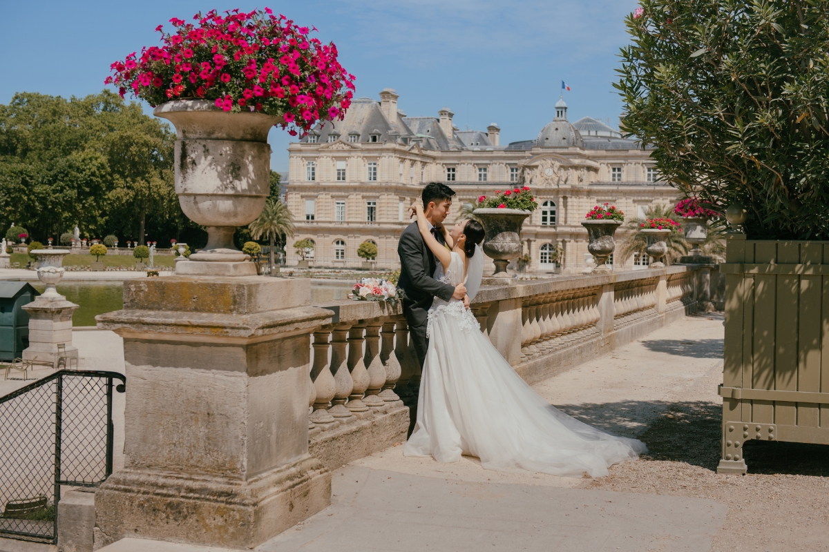 Paris Pre-wedding photoshoot Luxembourg Garden Palais-Royal Eiffel Tower Cafe Saint Honoré Wall of Love by Arnel on OneThreeOneFour 1