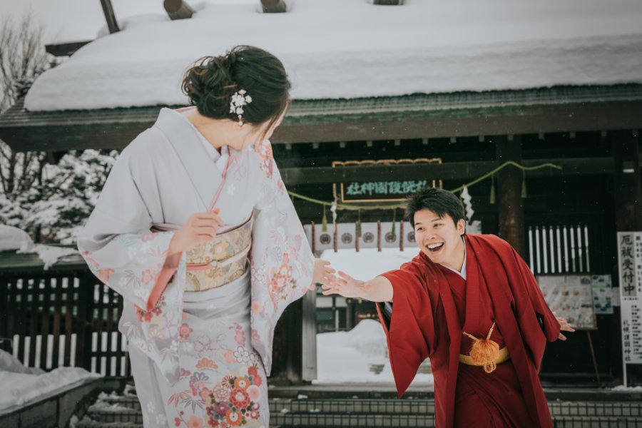 M&J: Magical snowy pre-wedding in Hokkaido wearing kimono by Kuma on OneThreeOneFour 17