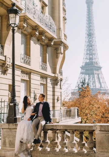 Paris Autumn Wedding Photoshoot At Bir Hakeim Alexandra III Bridge