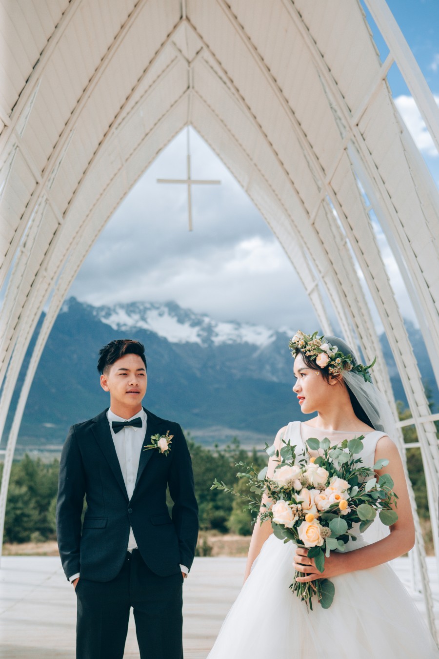 Yunnan Outdoor Pre-Wedding Photoshoot At Lijiang Jade Dragon Mountain & Ancient Town by Cao on OneThreeOneFour 19