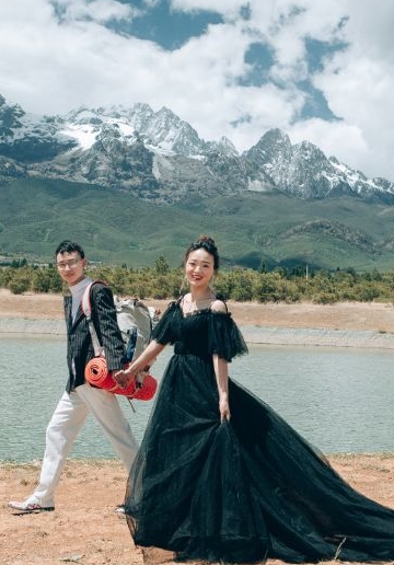 Yunnan Outdoor Pre-Wedding Photoshoot At Lijiang