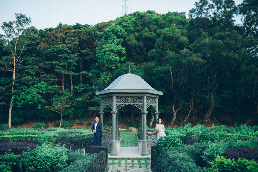 Hong Kong Outdoor Pre-Wedding Photoshoot At Shek O, The Peak by Felix on OneThreeOneFour 12