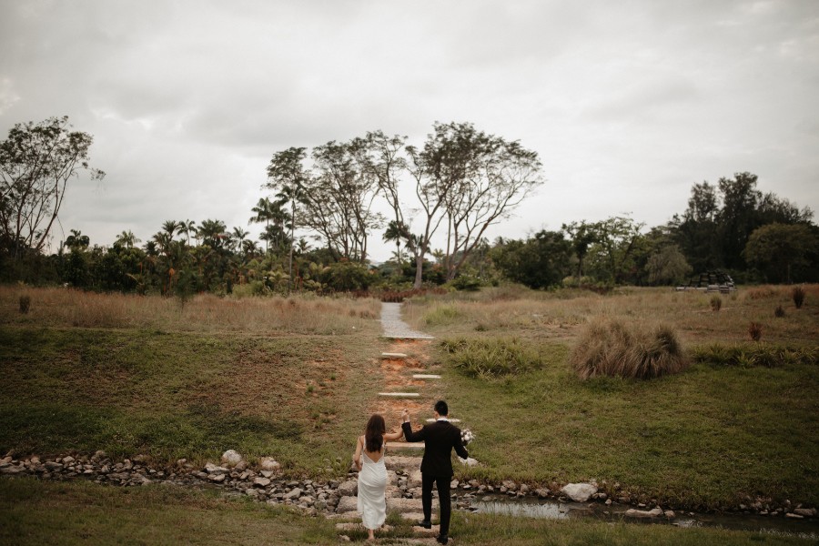 B & H - Singapore Outdoor Pre-Wedding at Jurong Lake Gardens & Back Alleys by Chan on OneThreeOneFour 10