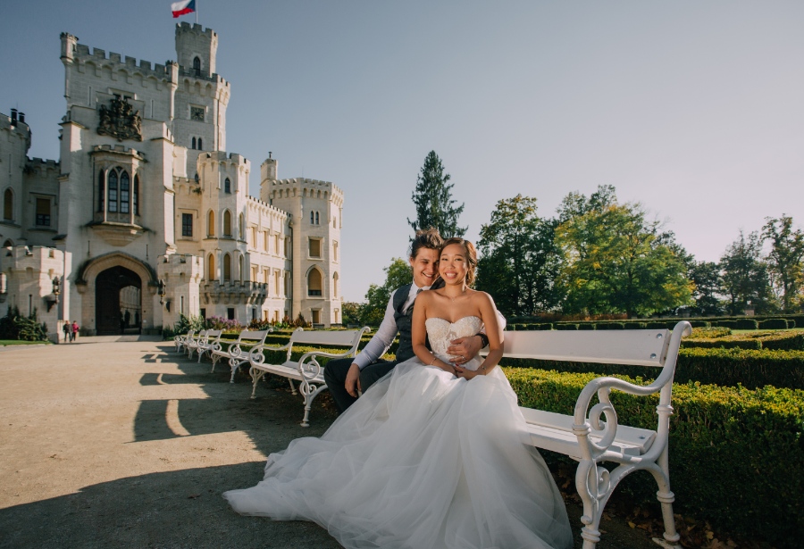 Prague Hluboká Castle Pre-wedding Photoshoot by Nika on OneThreeOneFour 28