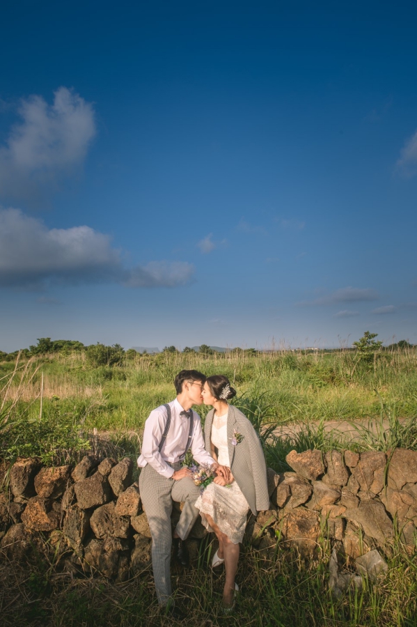 Korea Outdoor Pre-Wedding Photoshoot At Jeju Island with Buckwheat Flower and Hydrangea by Geunjoo on OneThreeOneFour 3