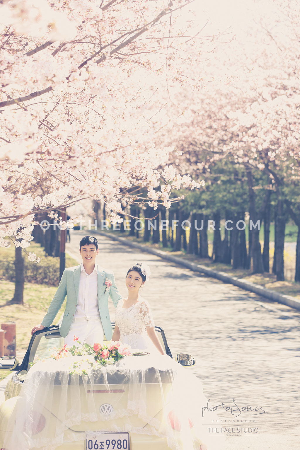 [AUTUMN] Korean Studio Pre-Wedding Photography: Seonyudo Park (선유도 공원)  (Outdoor) by The Face Studio on OneThreeOneFour 27