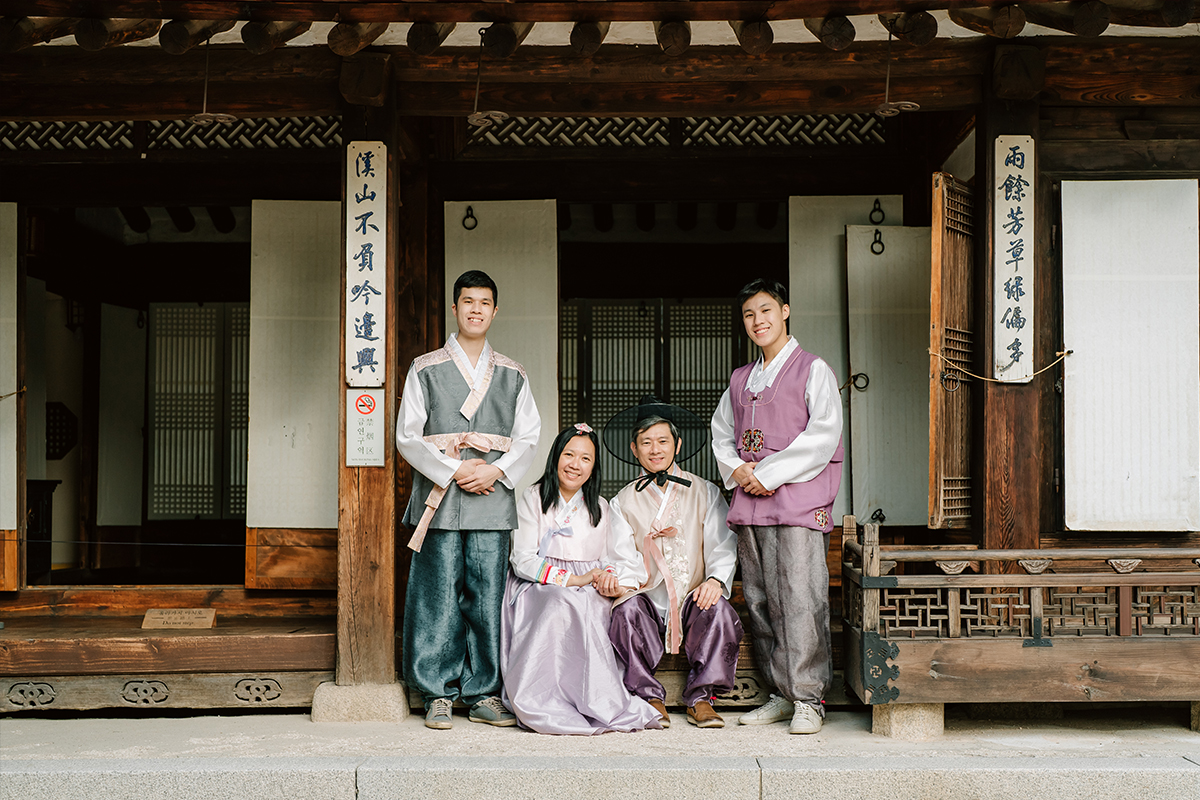 Korea Hanbok Family Photoshoot in Namsangol Hanok Village by Jungyeol on OneThreeOneFour 0
