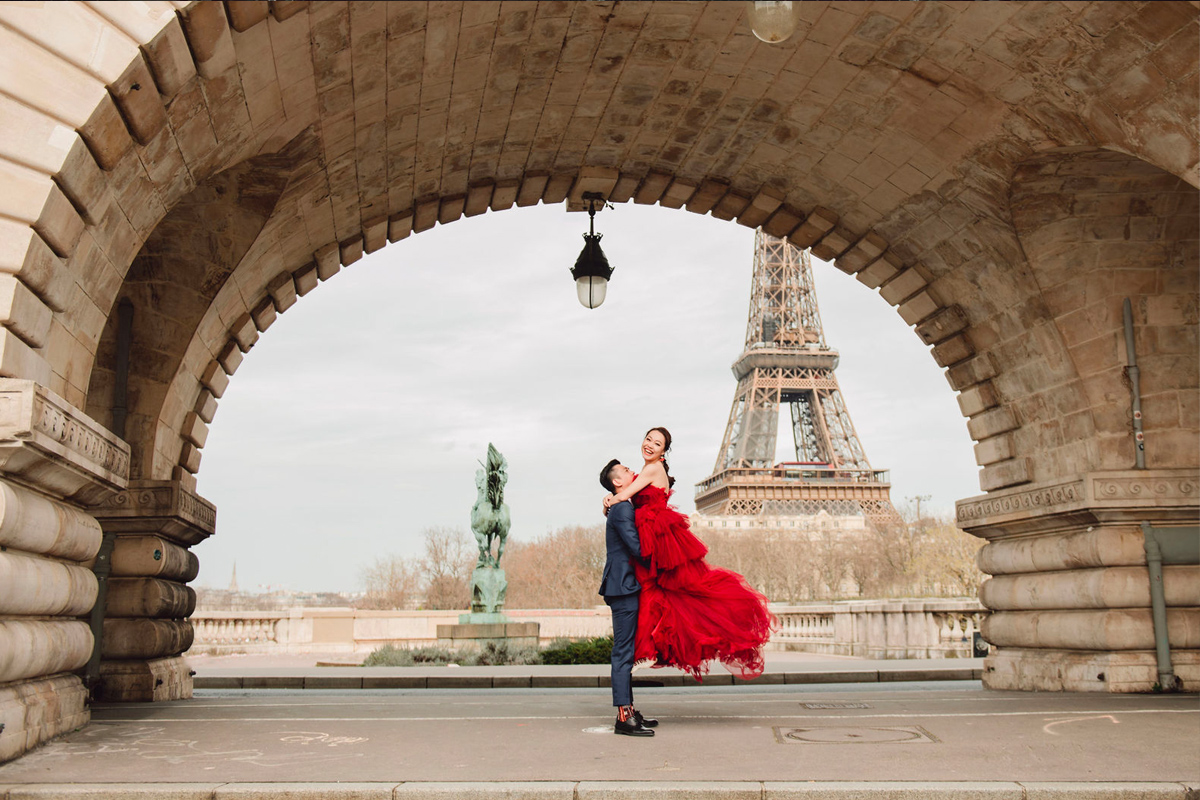 Springtime Romance: Paris Pre-Wedding Photoshoot | Eiffel Tower, Trocadero, Café, Louvre, Camoens Avenue, Bir Hakeim Bridge by Arnel on OneThreeOneFour 22