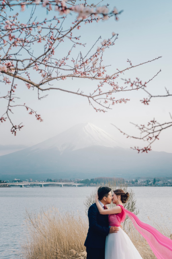 Japan Tokyo Pre-Wedding Photoshoot At Traditional Japanese Village And Mount Fuji  by Lenham  on OneThreeOneFour 14