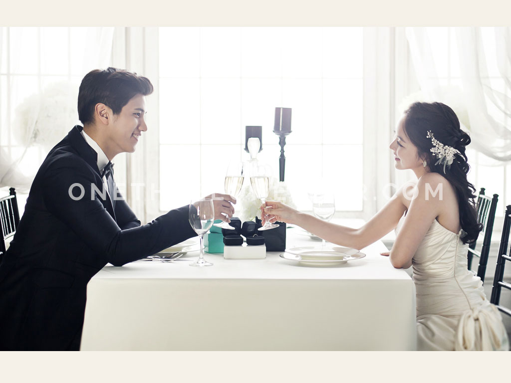 White | Korean Pre-wedding Photography by Pium Studio on OneThreeOneFour 22