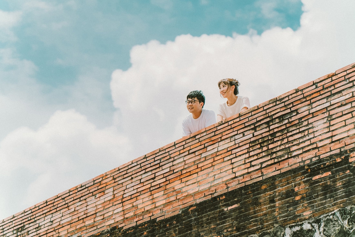 Taiwan Pre-Wedding Photoshoot Quiet Neighbourhood Rooftops Countryside Beach by  on OneThreeOneFour 1