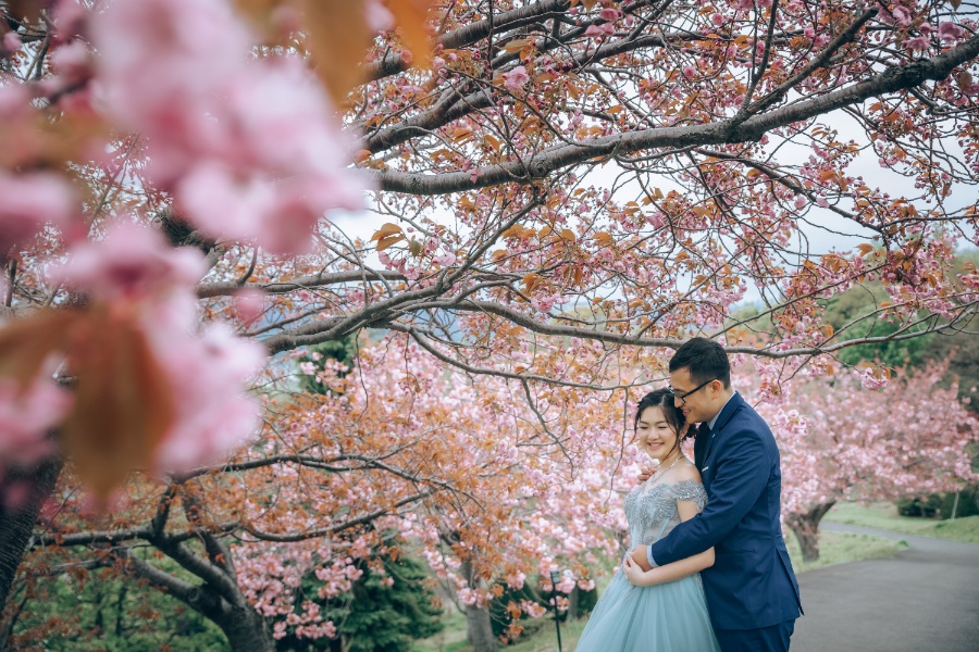 Hokkaido Pre-Wedding Photoshoot at Hokkaido Government Building & Temiya Park by Kuma on OneThreeOneFour 11