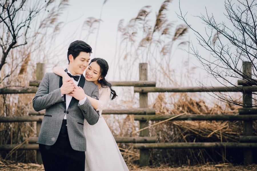 LL&ZY: Magical pre-wedding in Seoul at Haneul Park, National Folk Museum and Samcheong-dong by Junghoon on OneThreeOneFour 7