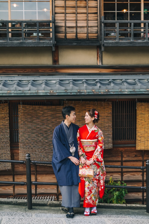 Japan Kyoto Autumn Higashiyama Kimono Prewedding Photoshoot by Shu Hao on OneThreeOneFour 45