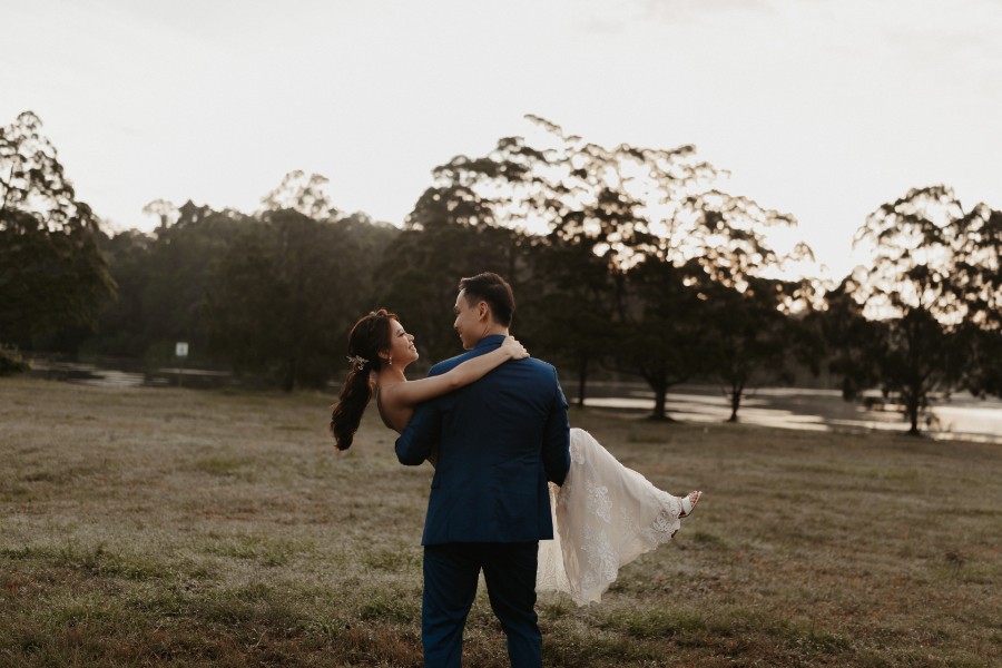 E & M Singapore - Singapore Outdoor Pre-Wedding Lower Pierce Reservoir with Adorable Pets Dogs by Chan on OneThreeOneFour 4