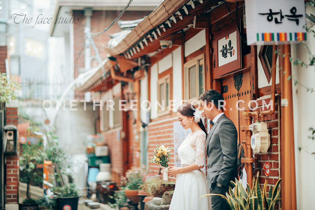 Korean Studio Pre-Wedding Photography: Outdoor by The Face Studio on OneThreeOneFour 3
