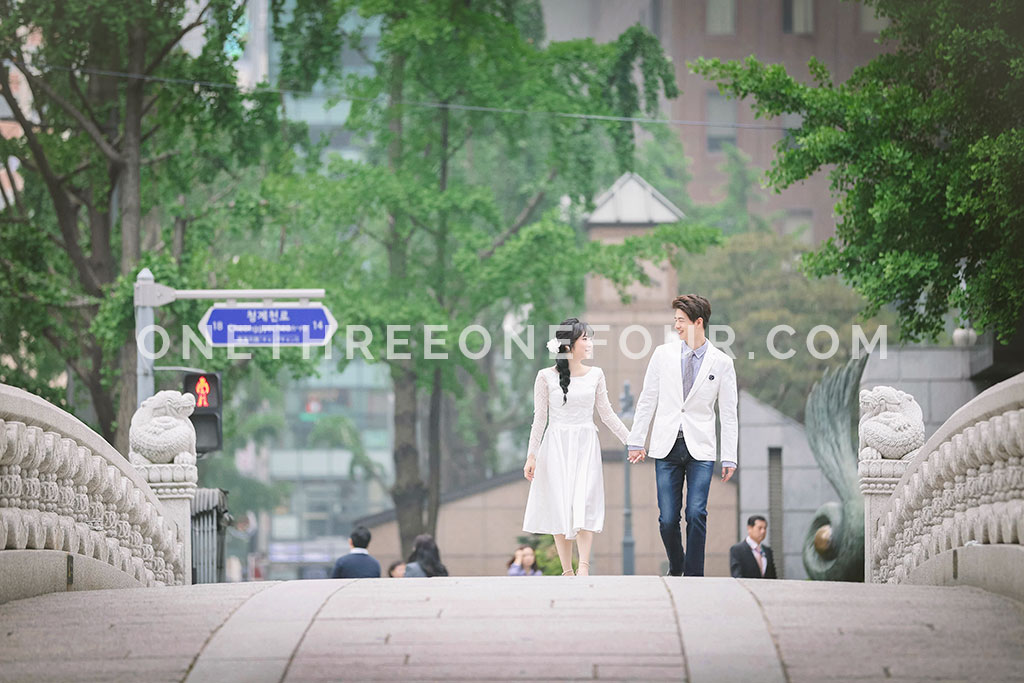Korean Studio Pre-Wedding Photography: Han River, Insadong, Bukchon Hanok Village (Outdoor) by The Face Studio on OneThreeOneFour 18