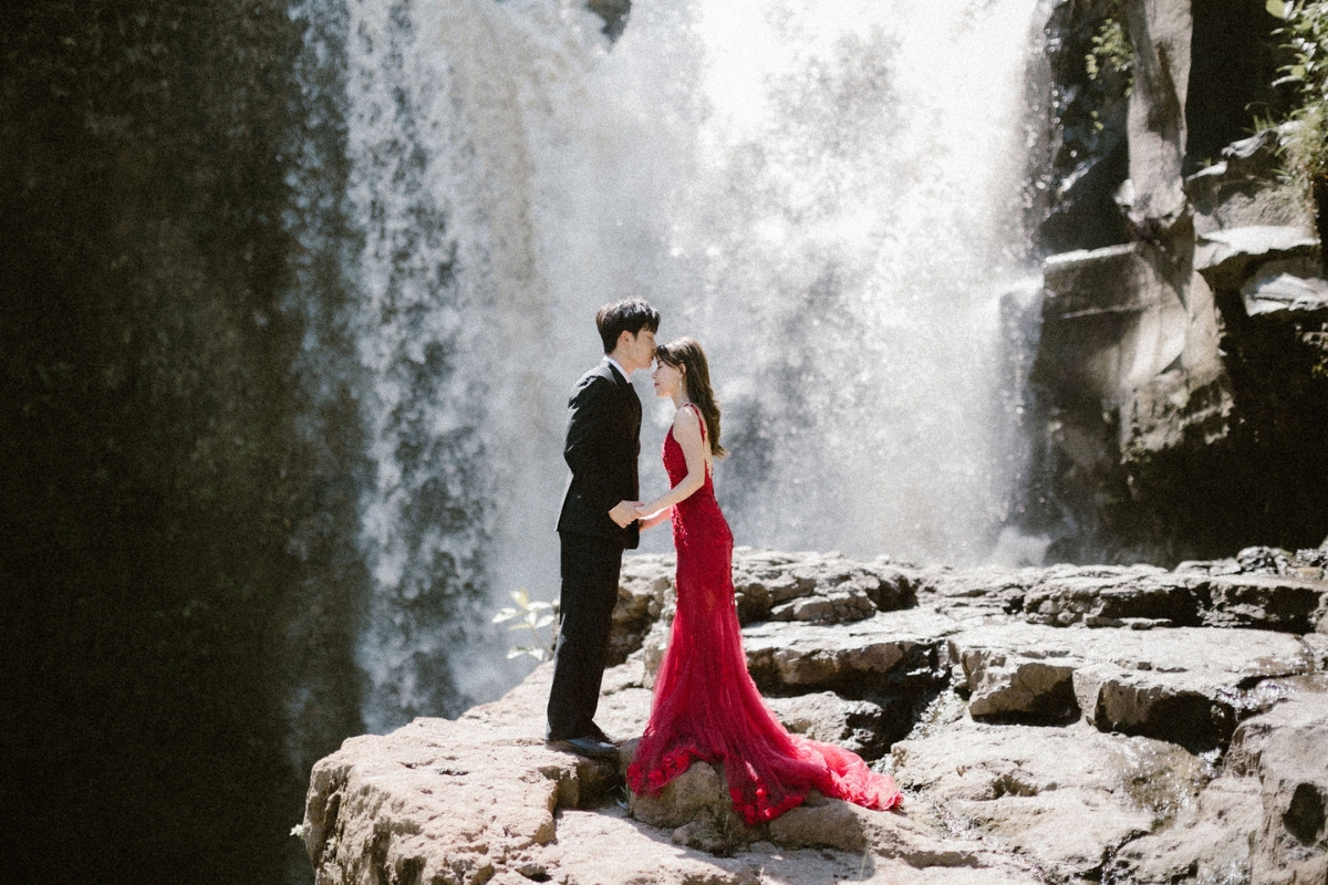 Bali Pre-Wedding Photoshoot with Mt . Batur, Tegenungan Waterfalls, and Twin Cliff Valley by Cahya on OneThreeOneFour 16