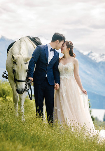 SH&J: Romantic fairytale pre-wedding in New Zealand with horse and at Lake Pukaki and Lake Tekapo