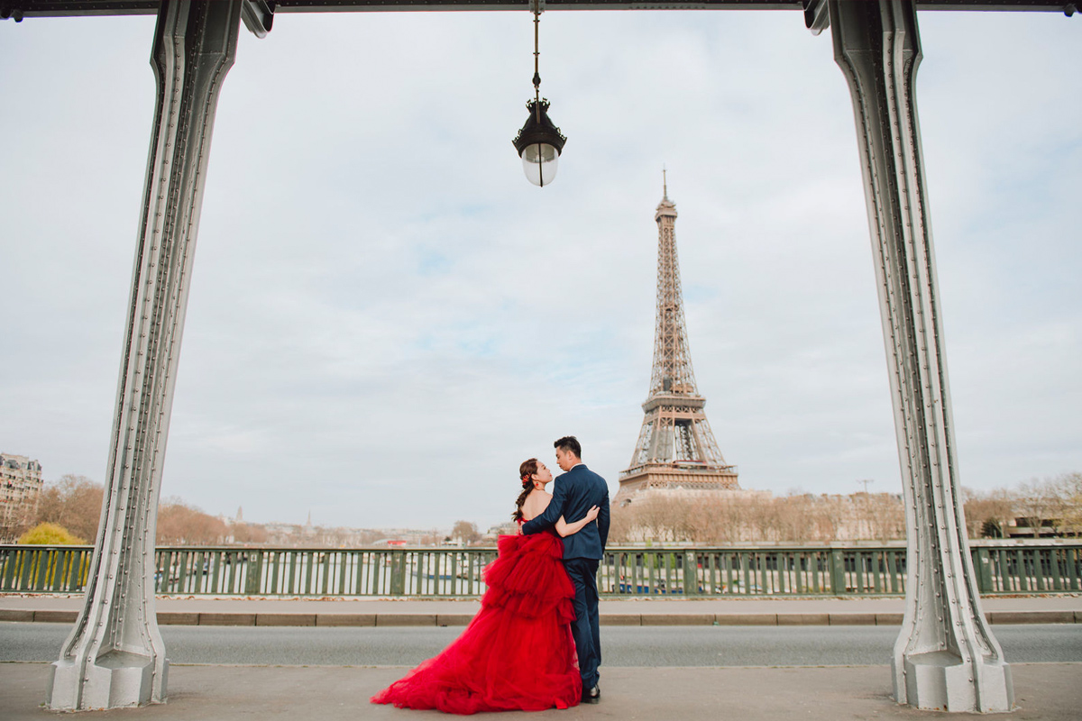 Springtime Romance: Paris Pre-Wedding Photoshoot | Eiffel Tower, Trocadero, Café, Louvre, Camoens Avenue, Bir Hakeim Bridge by Arnel on OneThreeOneFour 24