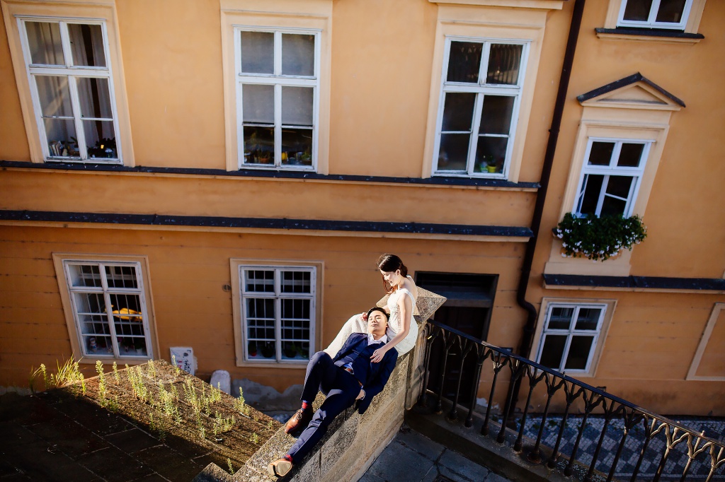Pre-Wedding Photo in Prague At St. Vitus Cathedral And Mala Strana  by Jenny on OneThreeOneFour 10