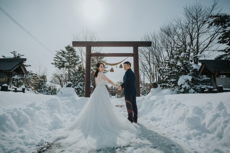 V & B: Magical snowy pre-wedding in Hokkaido at Lake Toya and Mt Yotei by Kuma on OneThreeOneFour 0