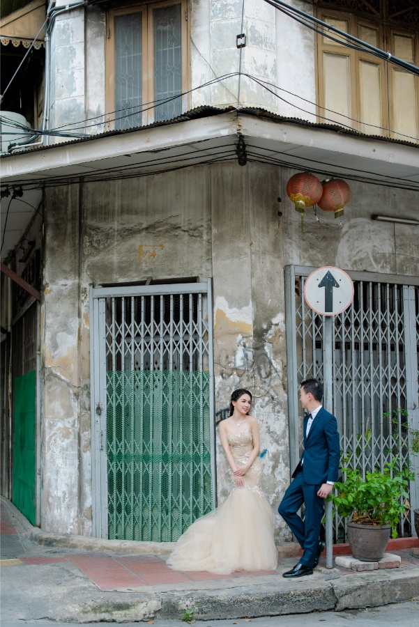 Bangkok Chong Nonsi and Chinatown Prewedding Photoshoot in Thailand by Sahrit on OneThreeOneFour 53
