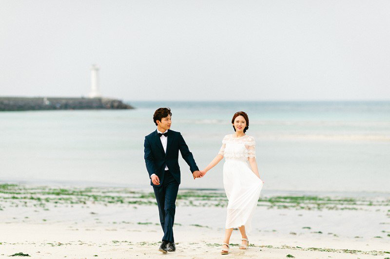Korea Outdoor Pre-Wedding Photoshoot At Jeju Island with Buckwheat Flowers  by Gamsung   on OneThreeOneFour 15