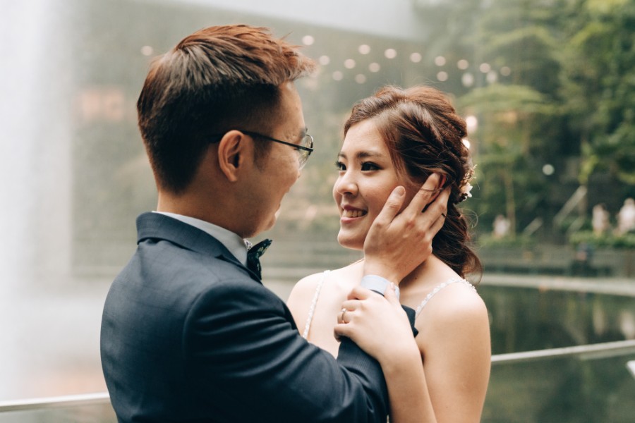 K&V: Pre-wedding in Singapore at Jewel, Gardens by the Bay and Jurong Lake Gardens by Grace on OneThreeOneFour 12