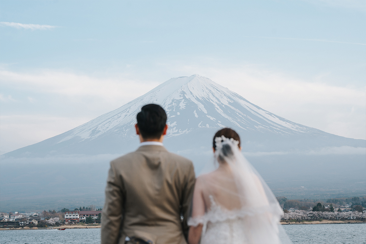 Sakura Prewedding Photoshoot Amidst Mt. Fuji and Tokyo's Full Bloom by Dahe on OneThreeOneFour 26