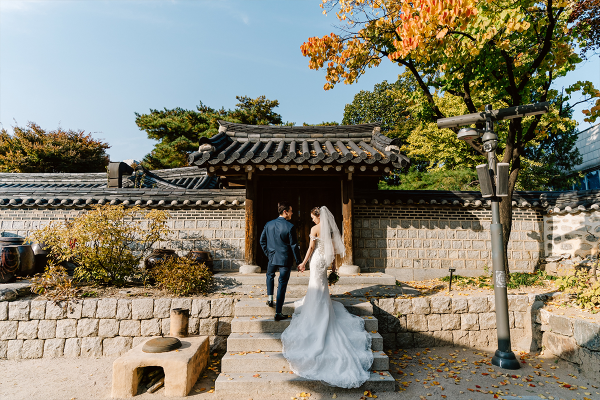 Yellow Autumn Korea Post-Wedding Photoshoot in Seoul Forest & Namsangol Hanok Village by Jungyeol on OneThreeOneFour 15