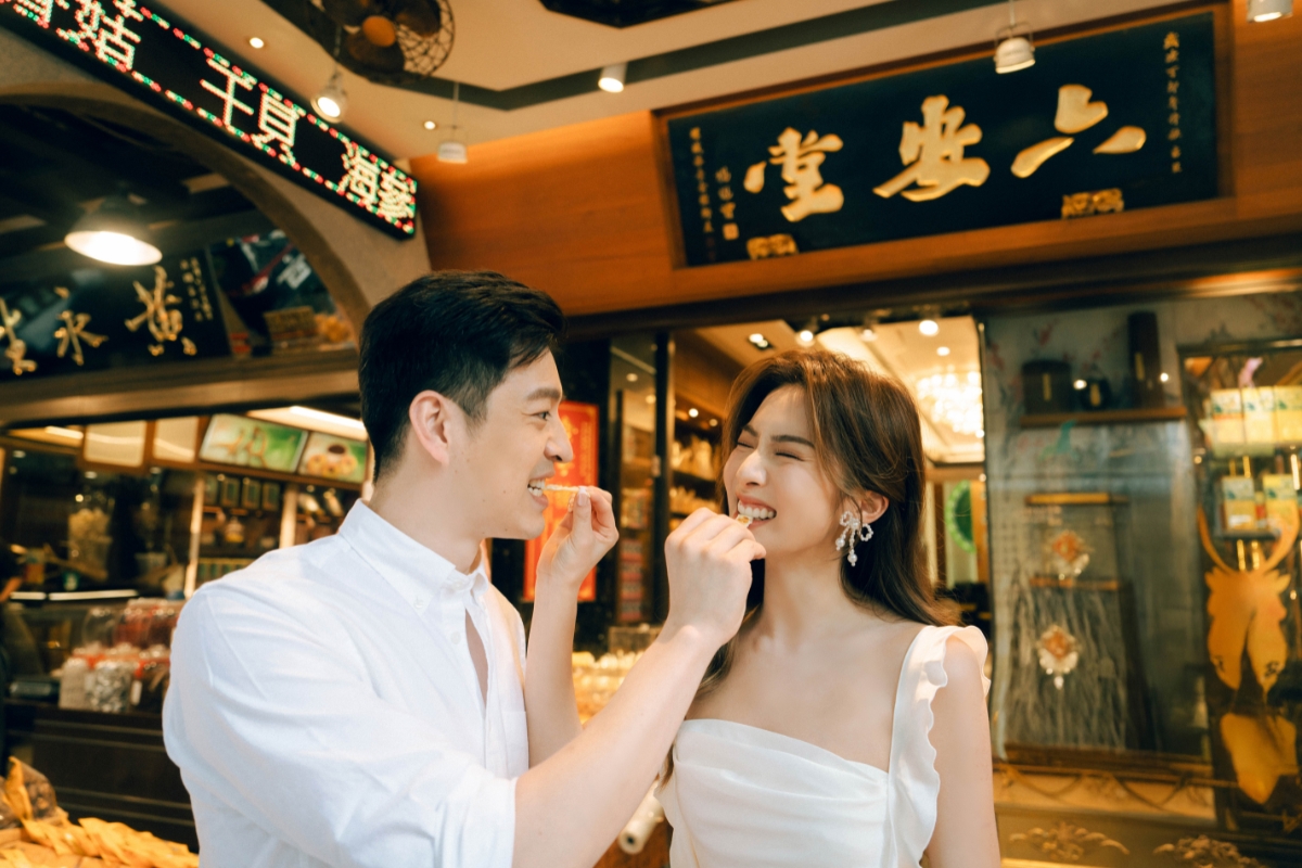 Taiwan Pre-Wedding Photoshoot Dadaocheng Golden Waterfall Jiufen Night Shoot Indoor Studio by OneThreeOneFour on OneThreeOneFour 11