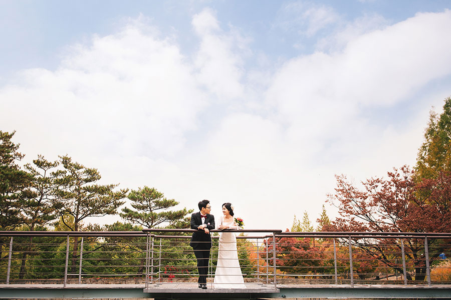 Korea Autumn Pre-Wedding Photoshoot At Seonyudo Park And Hanuel Park  by Junghoon  on OneThreeOneFour 4