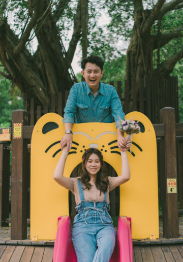 Taiwan Pre-Wedding Photoshoot Pier Blue Skies Animal Farm Flamingos Capybaras Llamas Autumn Leaves