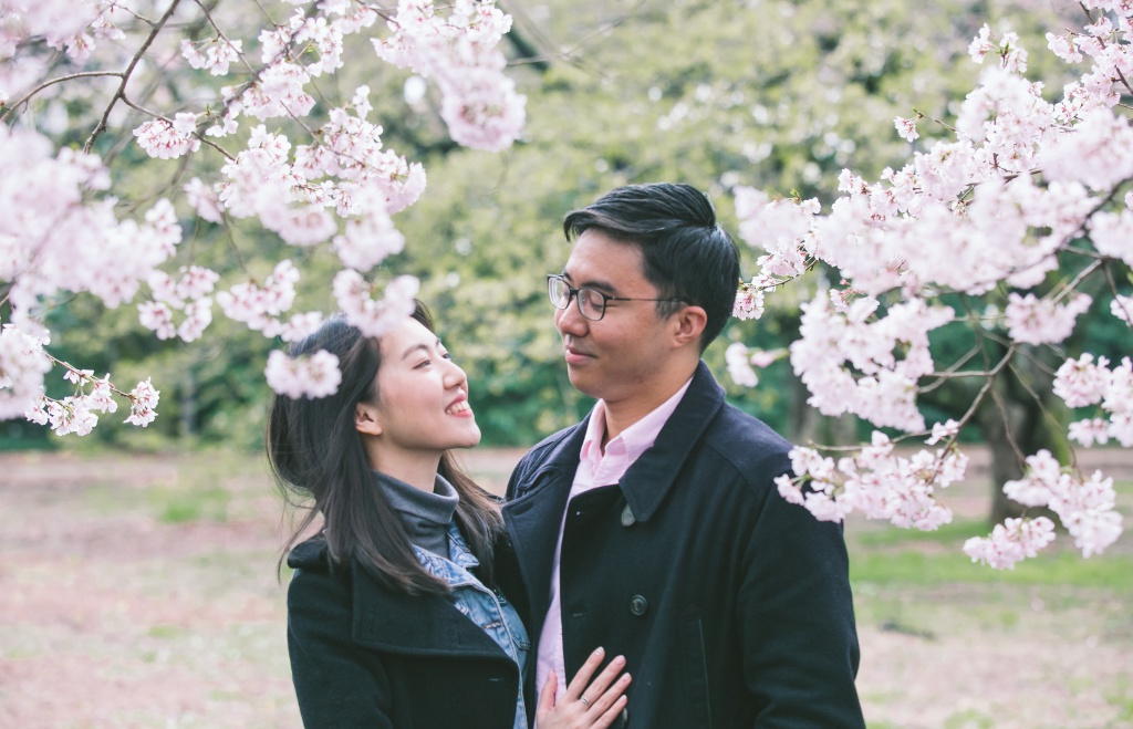 Japan Tokyo Casual Couple Photoshoot And Surprise Proposal With Cherry Blossom by Hiro  on OneThreeOneFour 5