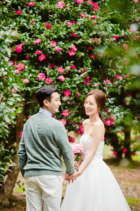 Jeju Island Pre-Wedding Photography in Camellia Hill by Ray on OneThreeOneFour 3
