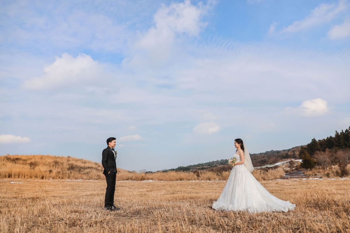 濟州婚前拍攝 - 在西北小丘、茶花山植物園和海雲台海灘 by Byunghyun on OneThreeOneFour 8