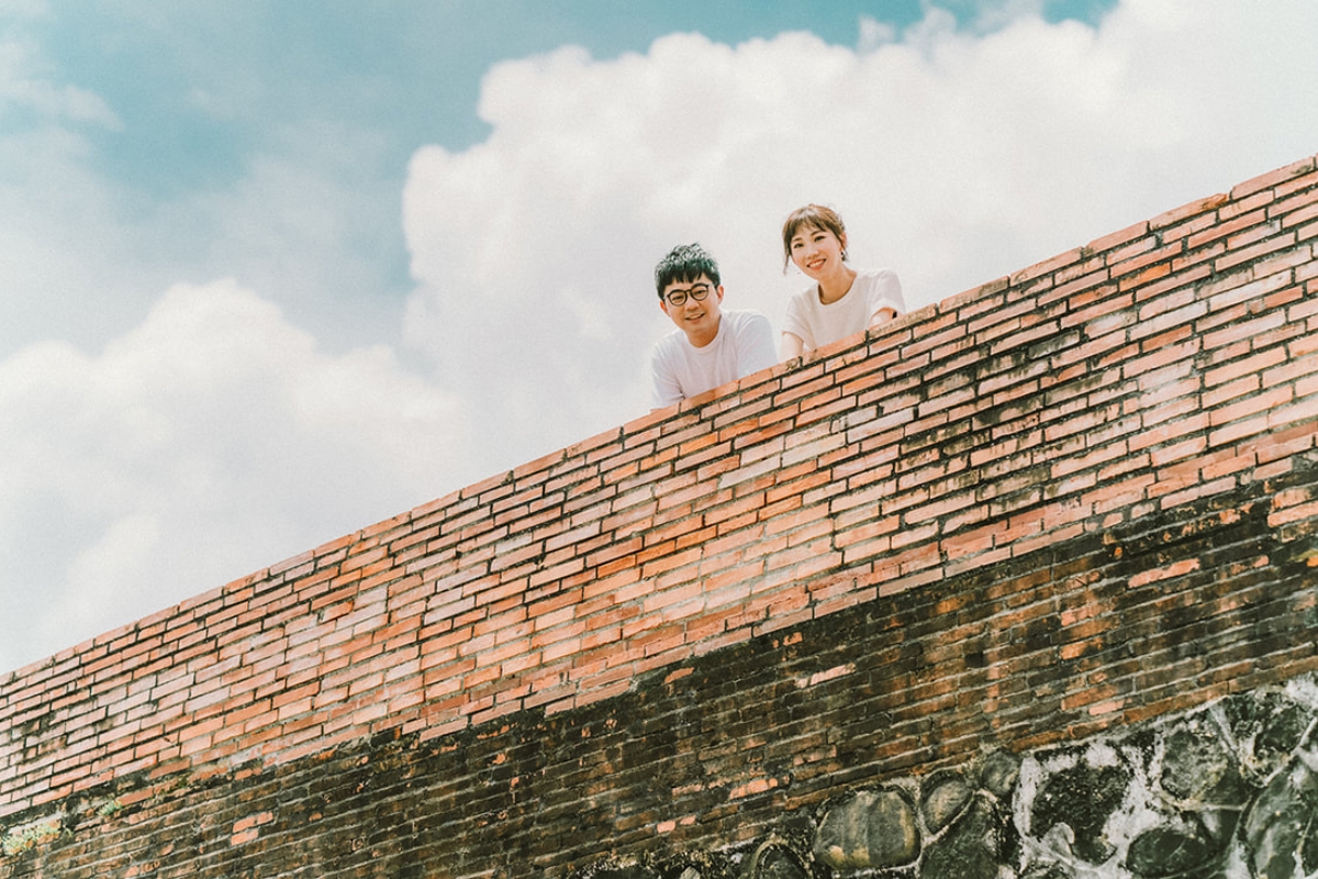 Taiwan Pre-Wedding Photoshoot Quiet Neighbourhood Rooftops Countryside Beach by  on OneThreeOneFour 3