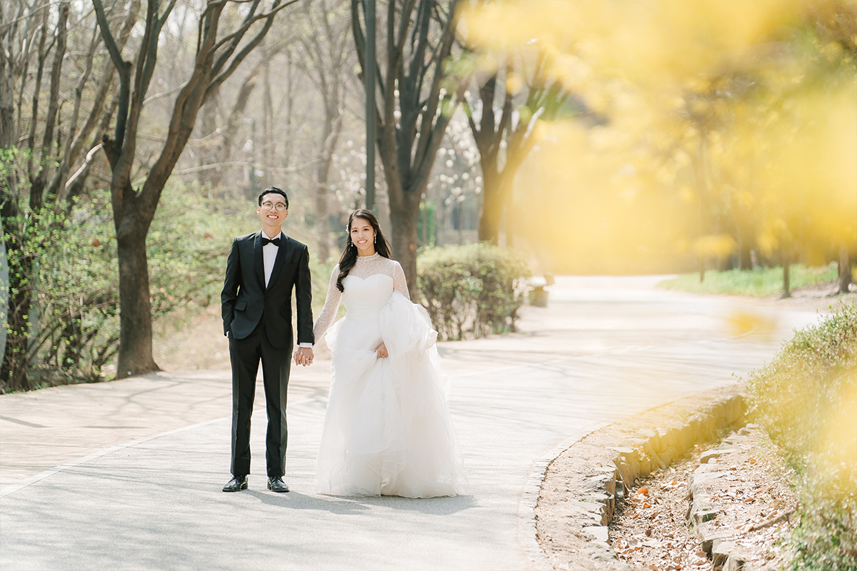 City in Bloom: Romantic Pre-Wedding Photoshoot Amidst Seoul's Blossoming Beauty by Jungyeol on OneThreeOneFour 12