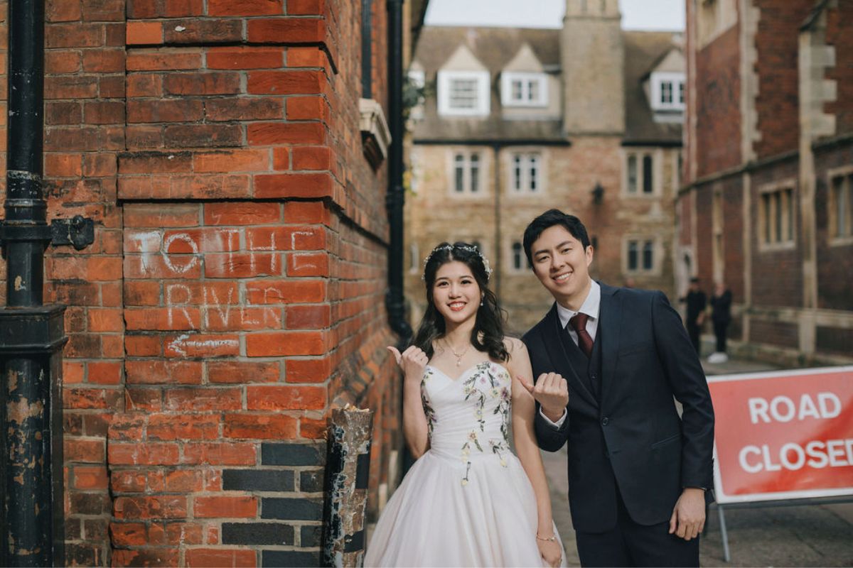 倫敦婚纱拍攝 - 在三一學院、參議院大廈和菲茨比利斯烘焙坊 by Dom on OneThreeOneFour 21
