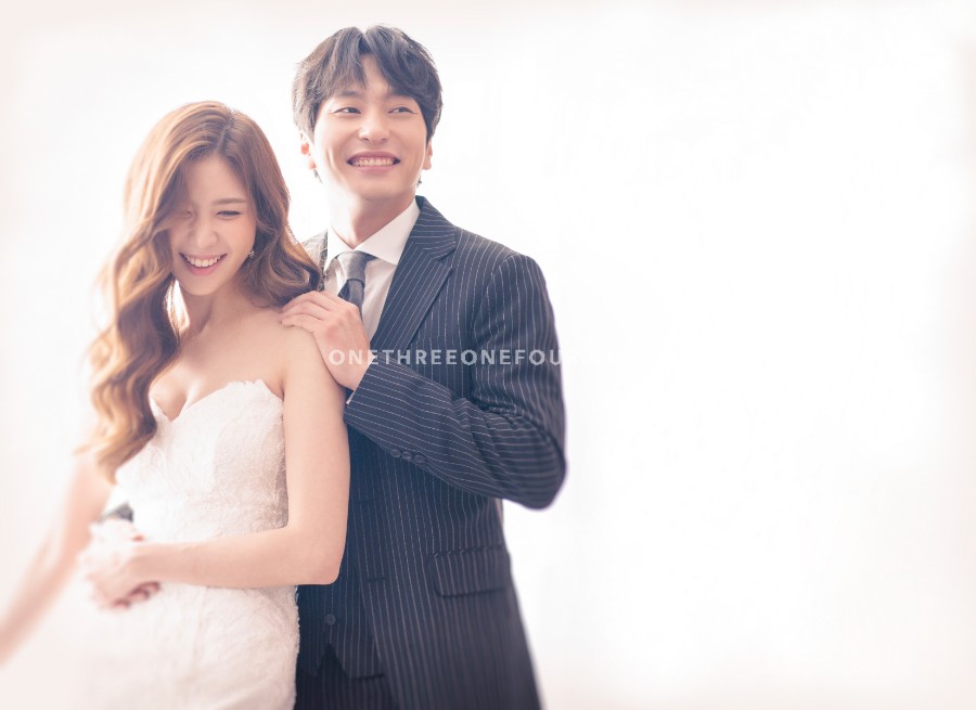 Gravity Studio Simple and Elegant Pre-Wedding Concept = Korean Studio Pre-Wedding by Gravity Studio on OneThreeOneFour 0