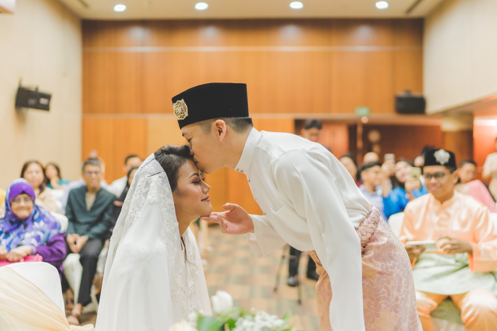 Singapore Wedding Day Photoshoot With Multi Racial Malay And Chinese Couple  by Michael  on OneThreeOneFour 22